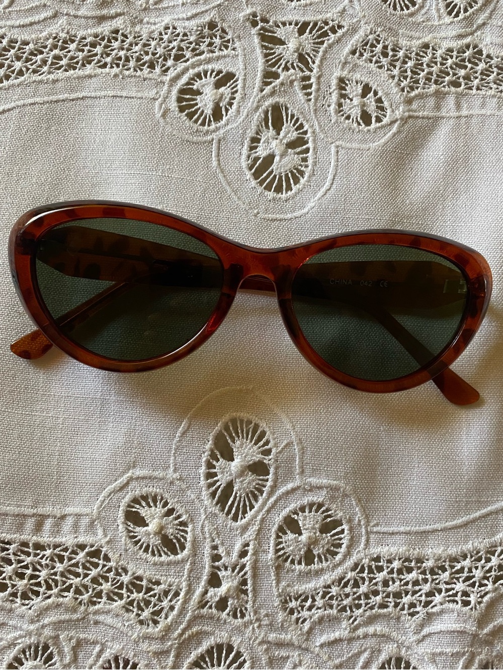 Tortoiseshell Oval Sunglasses Flexible Lens